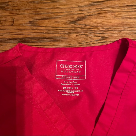 Red Cherokee scrub set - Picture 4 of 7